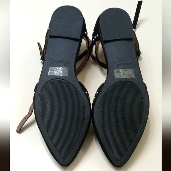 Qupid suade stud ankle strap flats size 7 like new worn once - Picture 2 of 8